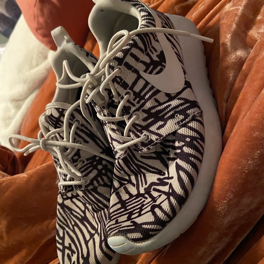 Well-loved but lots of life left Nike Tennis Shoes